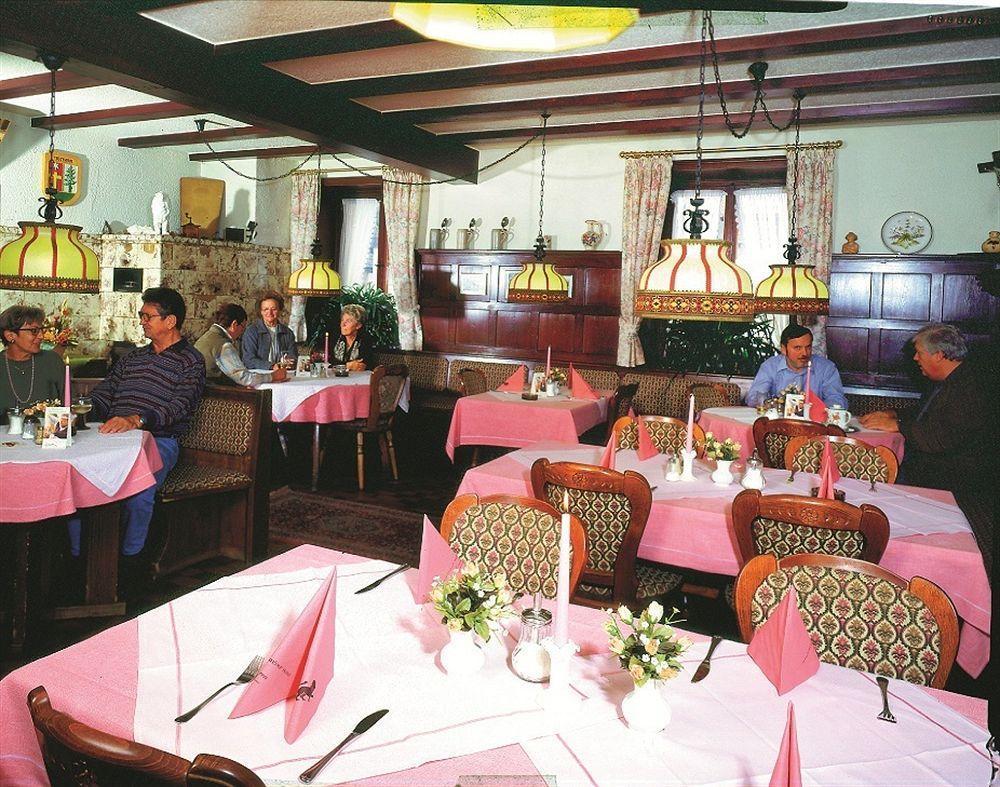 Hostel Zum Loewen ทอดท์โมส ภายนอก รูปภาพ